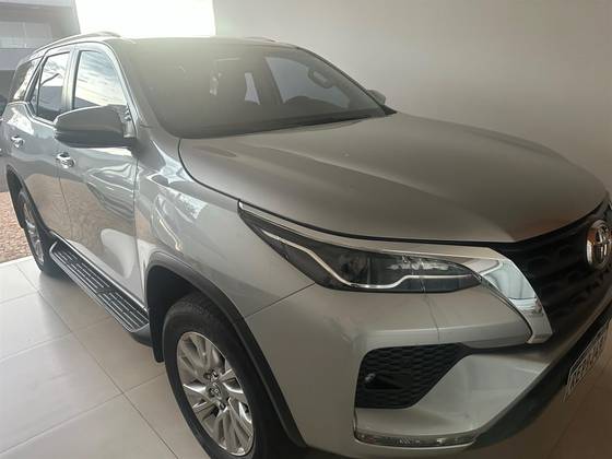 TOYOTA HILUX SW4 2.7 VVT-i FLEX SRV 7L 4X2 AUTOMÁTICO
